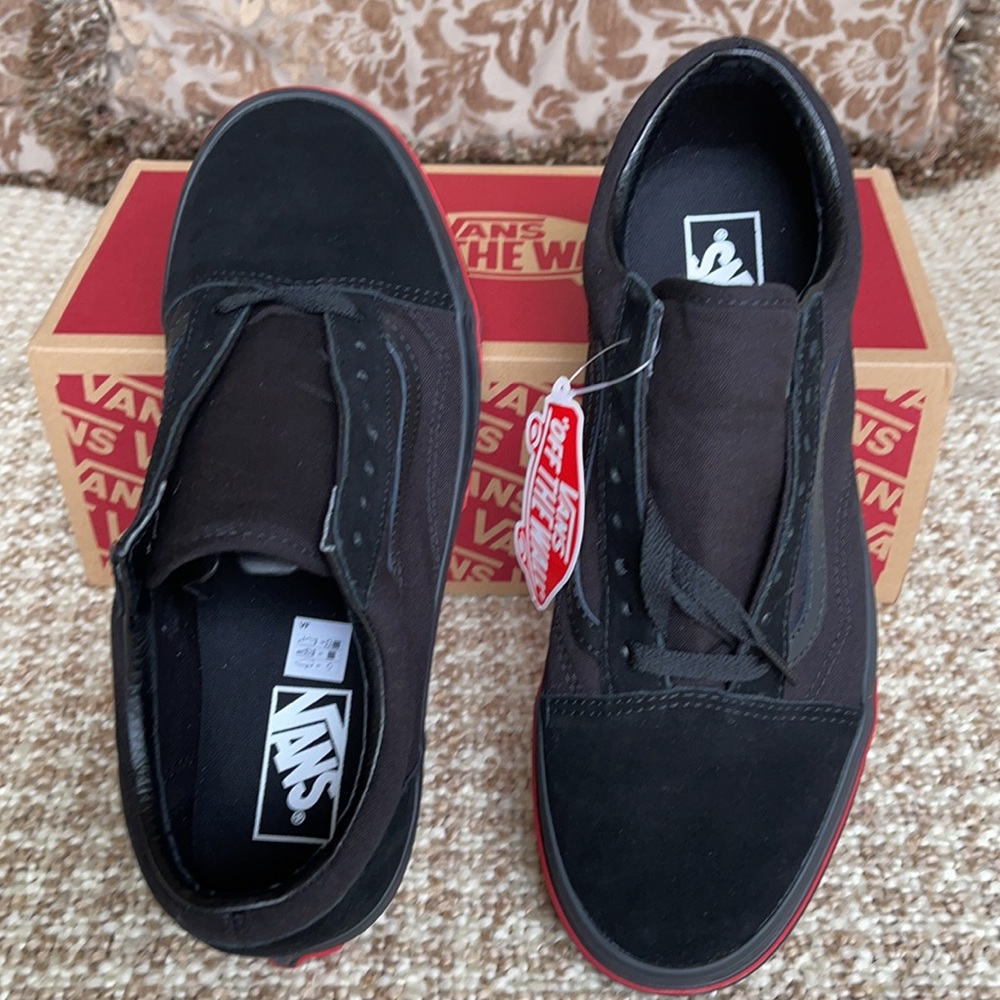 Vans WMNS Old Skool
(Flame Wall) Black/Black
VN0A38G1Q8Q
Sneakers - Picture 14 of 16